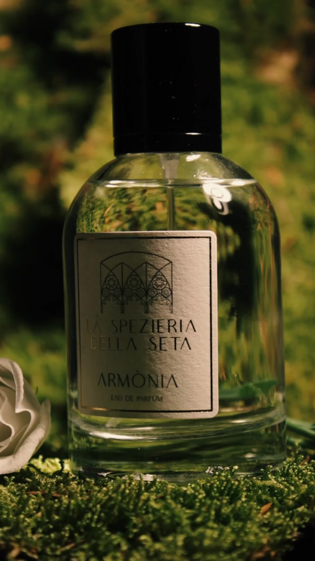 Flacone del profumo Armonia su muschio, la Spezieria della Seta